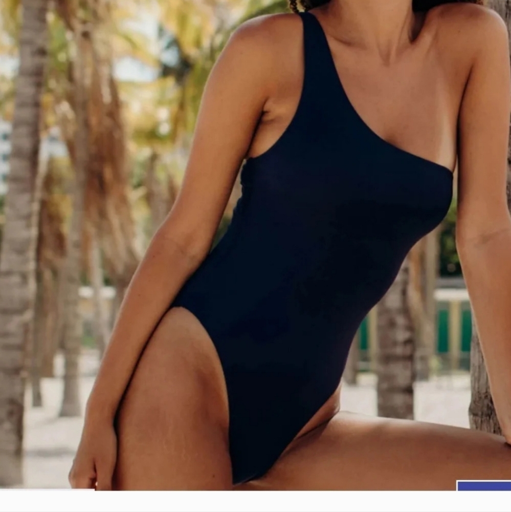 Andie One-Shoulder Black One-Piece Swimsuit